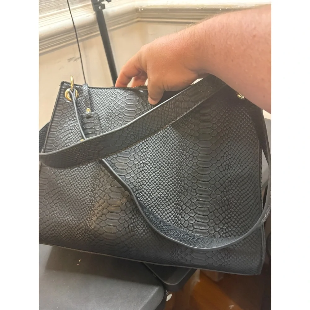 London Fog Black Snakeskin Embossed Shoulder Bag Gold Logo Faux Leather Tote